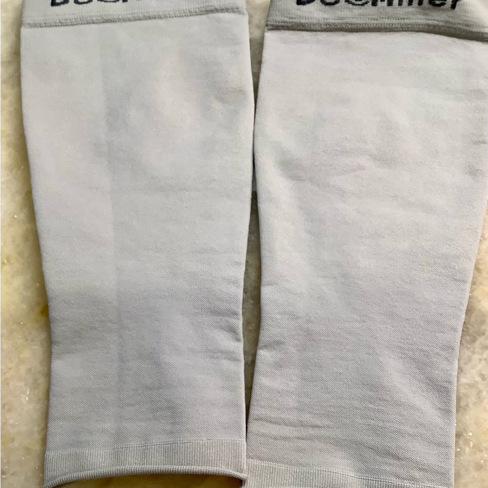 Like NEW Doc Miller compression sleeves for women. Grey, 20-30mmHg, sports